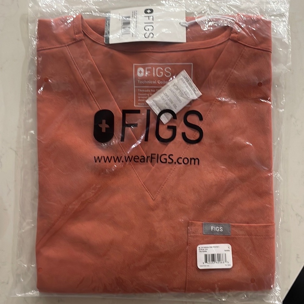 NWT terracotta scrub top going going gone